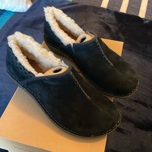 UGG Bettey Black slides/clogs